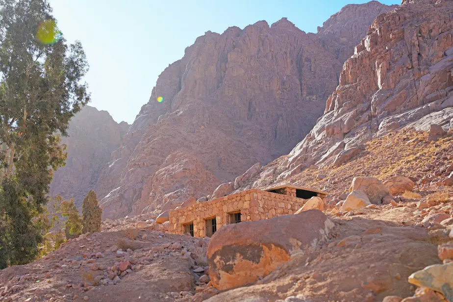 JOUR 6 : Excursion facultative au Mont Sinaï et au monastère Sainte-Catherine depuis Charm el-Cheikh (environ 90 euros par personne)